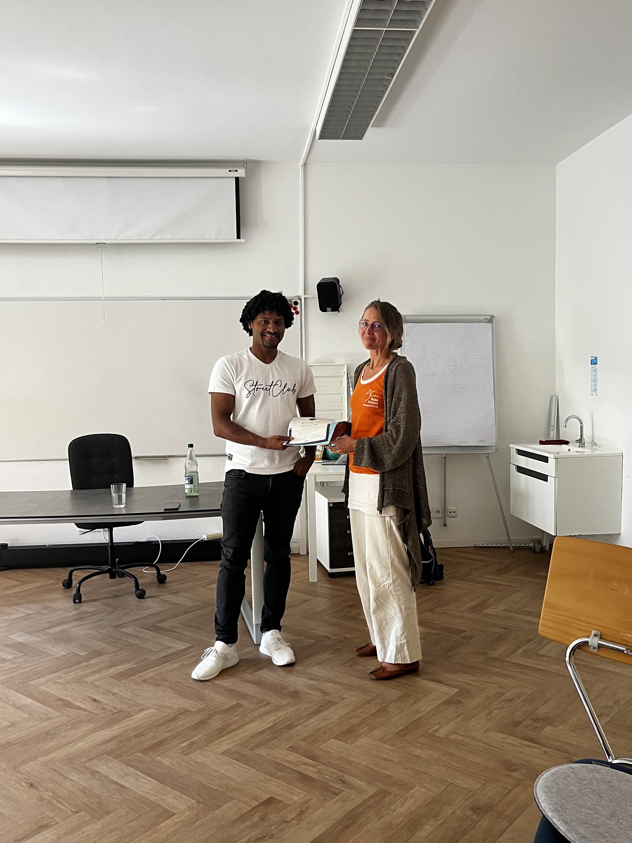 Herr Benjamin Adjei, MdL zu Besuch an der Bode-Schule München